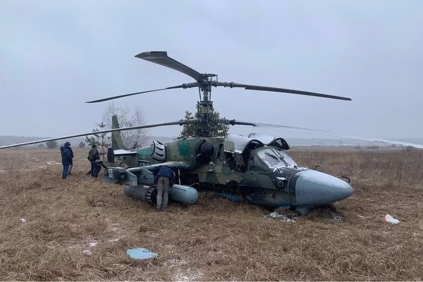 Viertalot Ka-52 "Alihatar", źbity ŭ kastryčniku 2022 hoda ŭ Chiersonskaj vobłaści The Ka-52 Alligator helicopter, shot down in October 2022 in the Kherson region Viertolot Ka-52 "Allihator", śbityj v oktiabrie 2022 hoda v Chiersonskoj obłasti