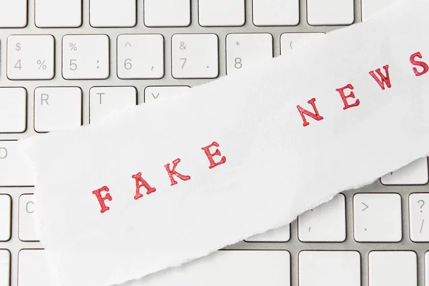 Fake News Niesapraŭdnyja naviny Łožnyje novosti