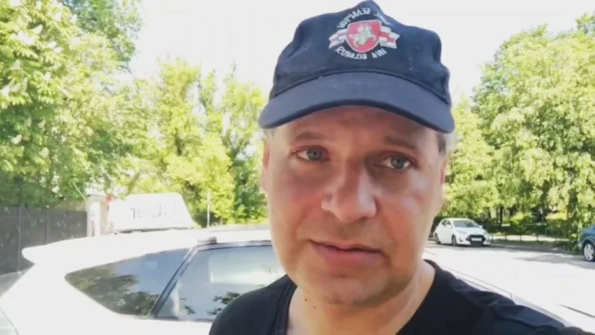 Бывший активист Илья Добротвор живет в Варшаве в своей машине Former activist Ilya Dobratvor lives in Warsaw in his car Былы актывіст Ілья Дабратвор жыве ў Варшаве ў сваім аўто