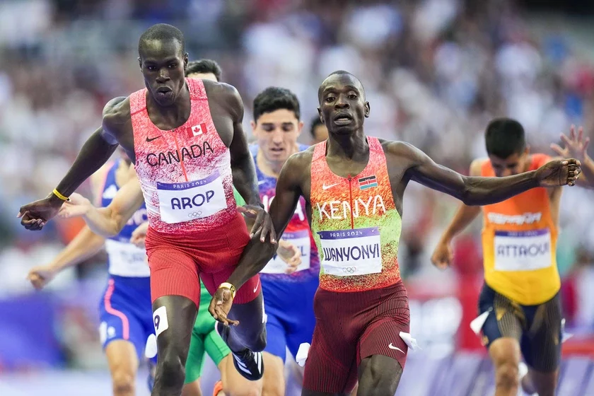 Kenya's Emmanuel Wanyonyi defeats Canada's Marc Orop in the 800 meters at the Paris Olympics Emmanuel Vańoni iz Kienii pobiedił kanadca Marka Oropa na distancii 800 mietrov na Olimpijskich ihrach v Parižie. Kienijec Emanuel Vanioni pieramahaje kanadca Marka Aropa na dystancyi 800 mietraŭ na Alimpijskich hulniach u Paryžy 