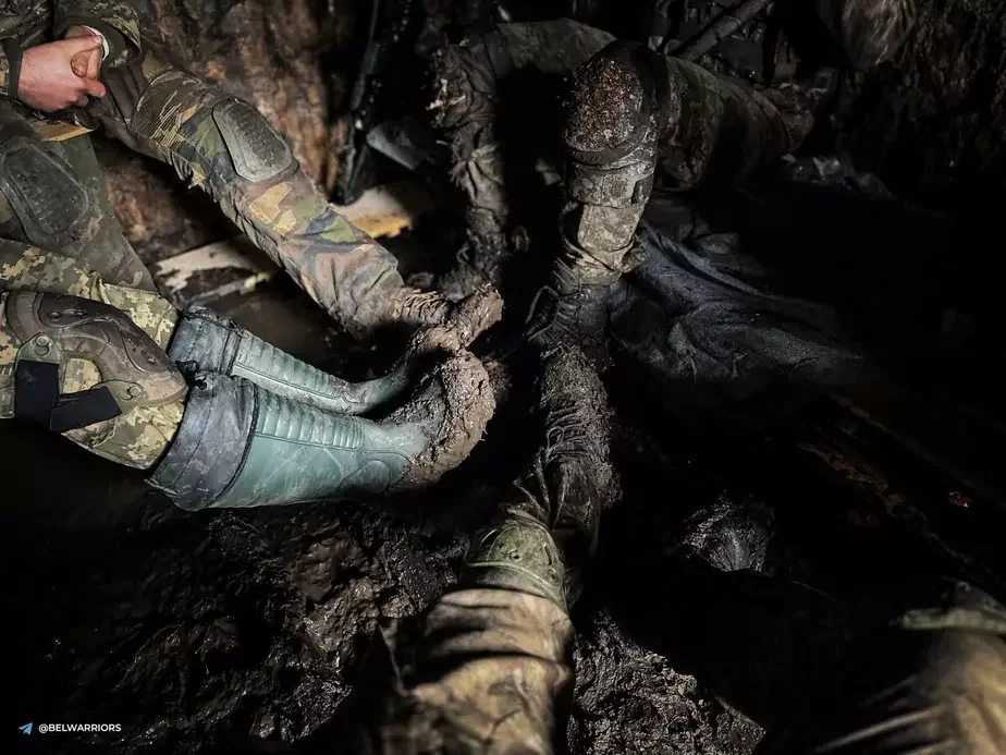 Ukraine war soldiers in a dugout