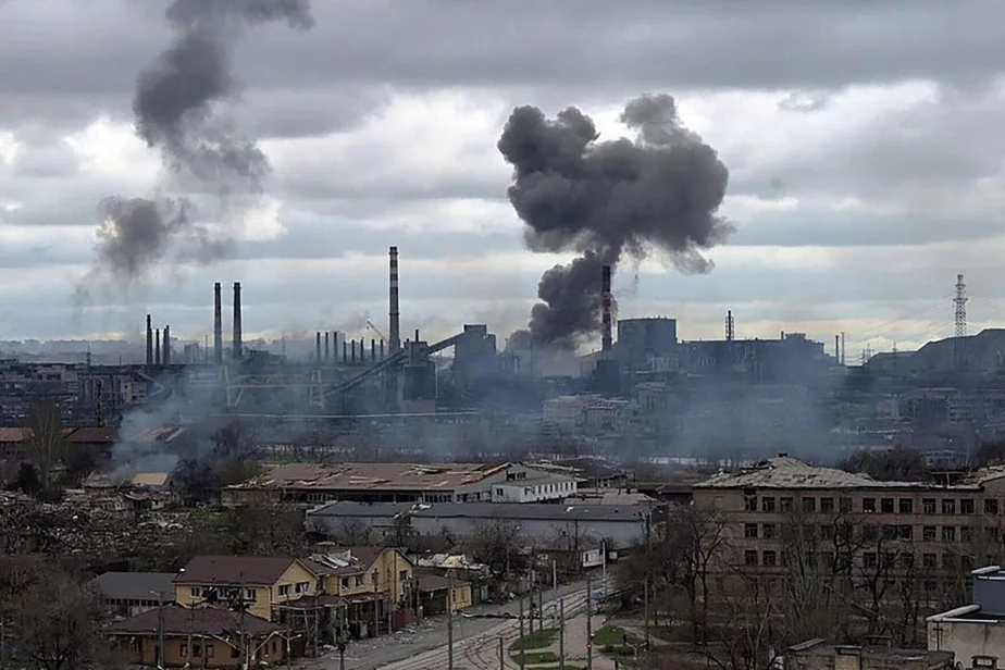 Бомбардировка завода «Азовсталь» в апреле 2022 года. Фото: пресс-служба Минобороны Украины
