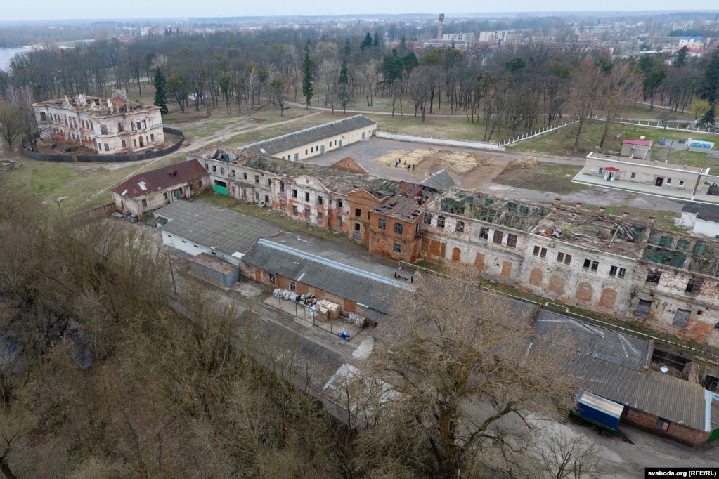 Палац і побач зь ім пабудовы кандытарскай фабрыкі